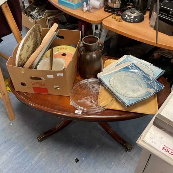 Mixed lot of vintage collectable glass plates and serving trays.