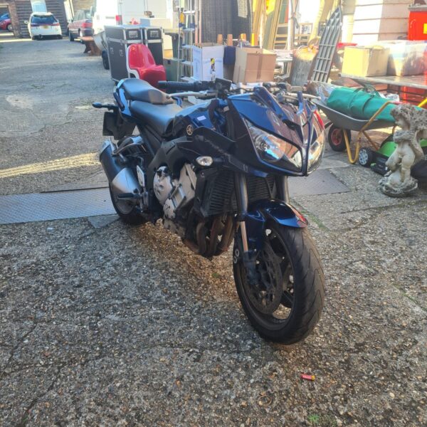 Yamaha Fazer 1000cc motorcycle side view, spares or repair.