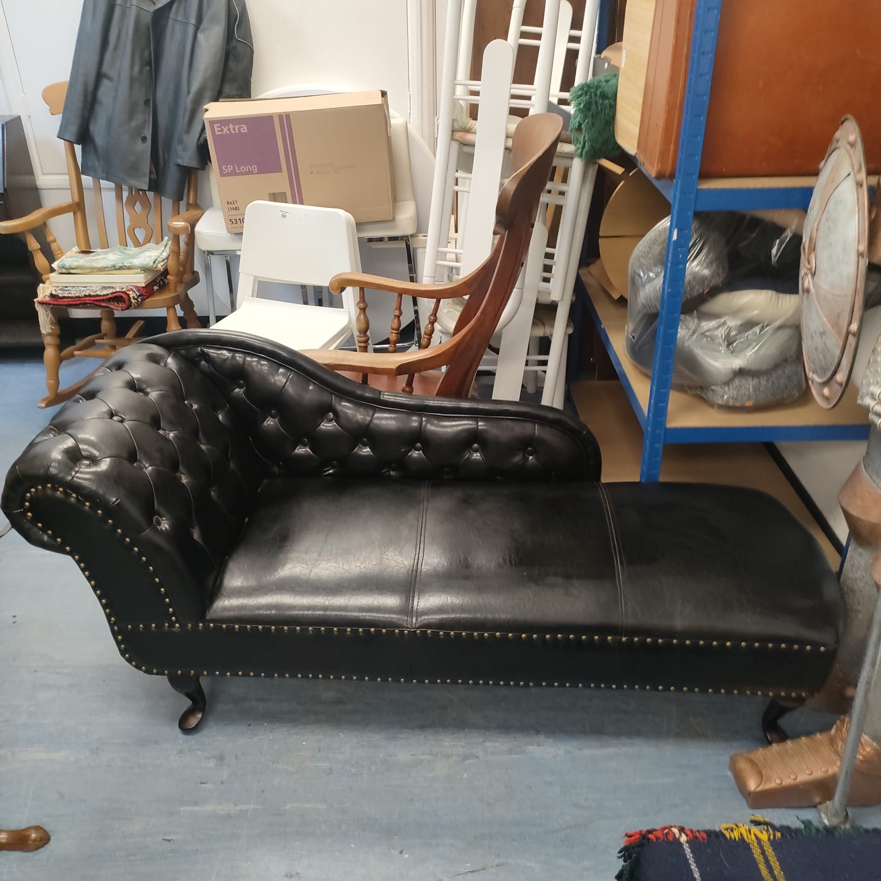 561 Black leatherette chaise lounge sofa