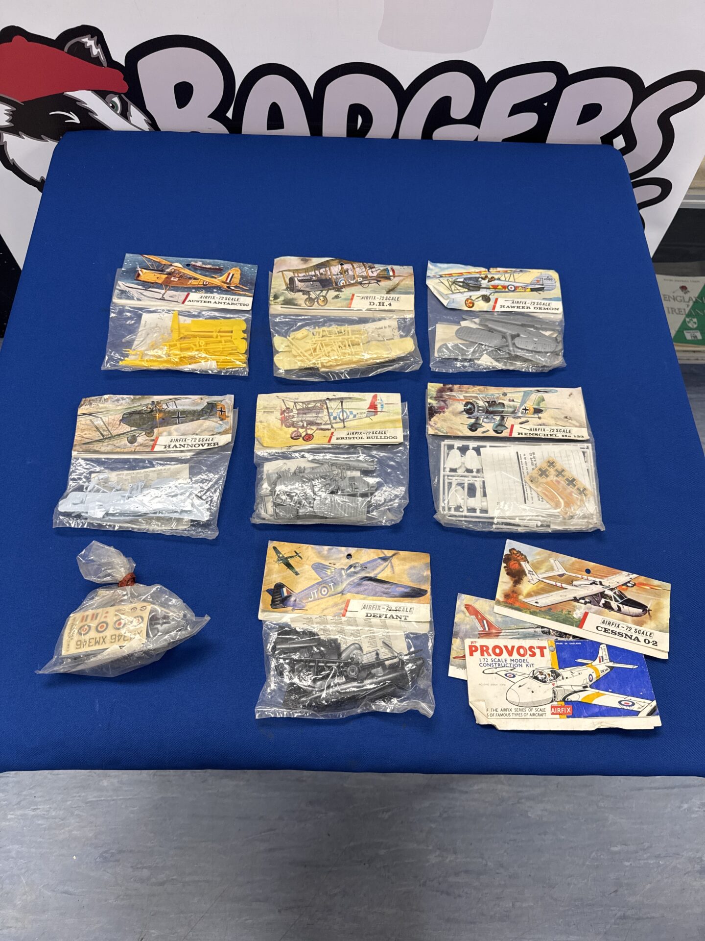 364 Selection of vintage airfix 72 scale model kits with three loose manuals