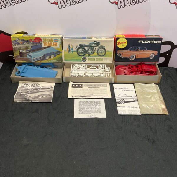 Vintage lot of three model kits including Airfix, Aurora, and Maquettes.