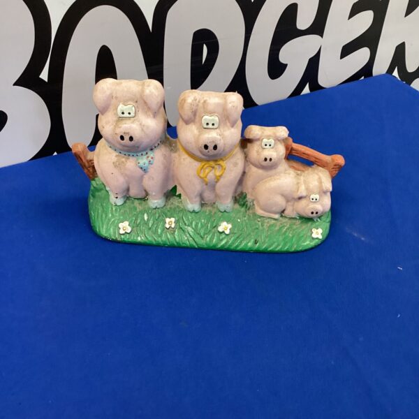 Vintage metal pig doorstop with piglets, farmhouse decor.
