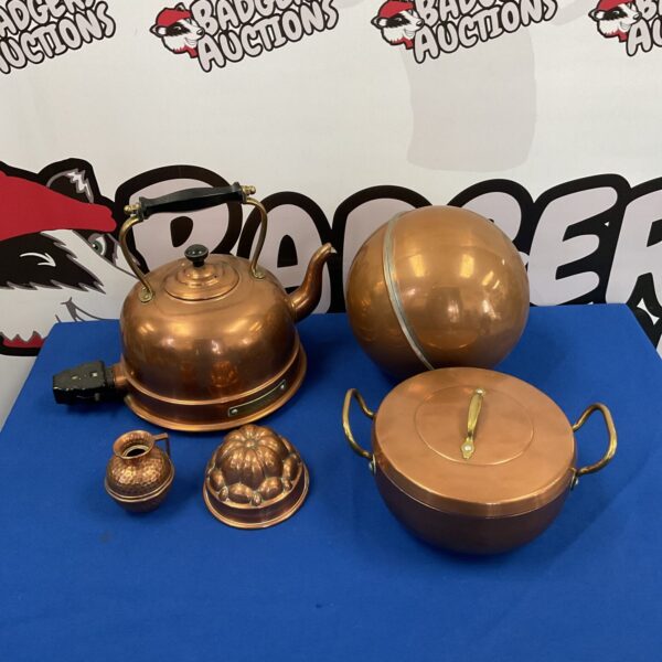 Vintage Hotpoint copper kettle in found condition.