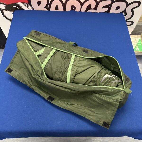 Compact small pop up tent with carry bag.