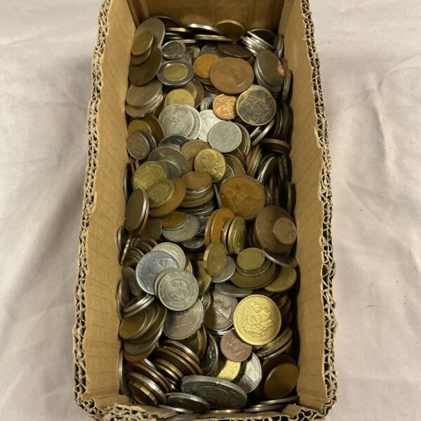 Large 4 kilo lot of mixed coins for collectors.