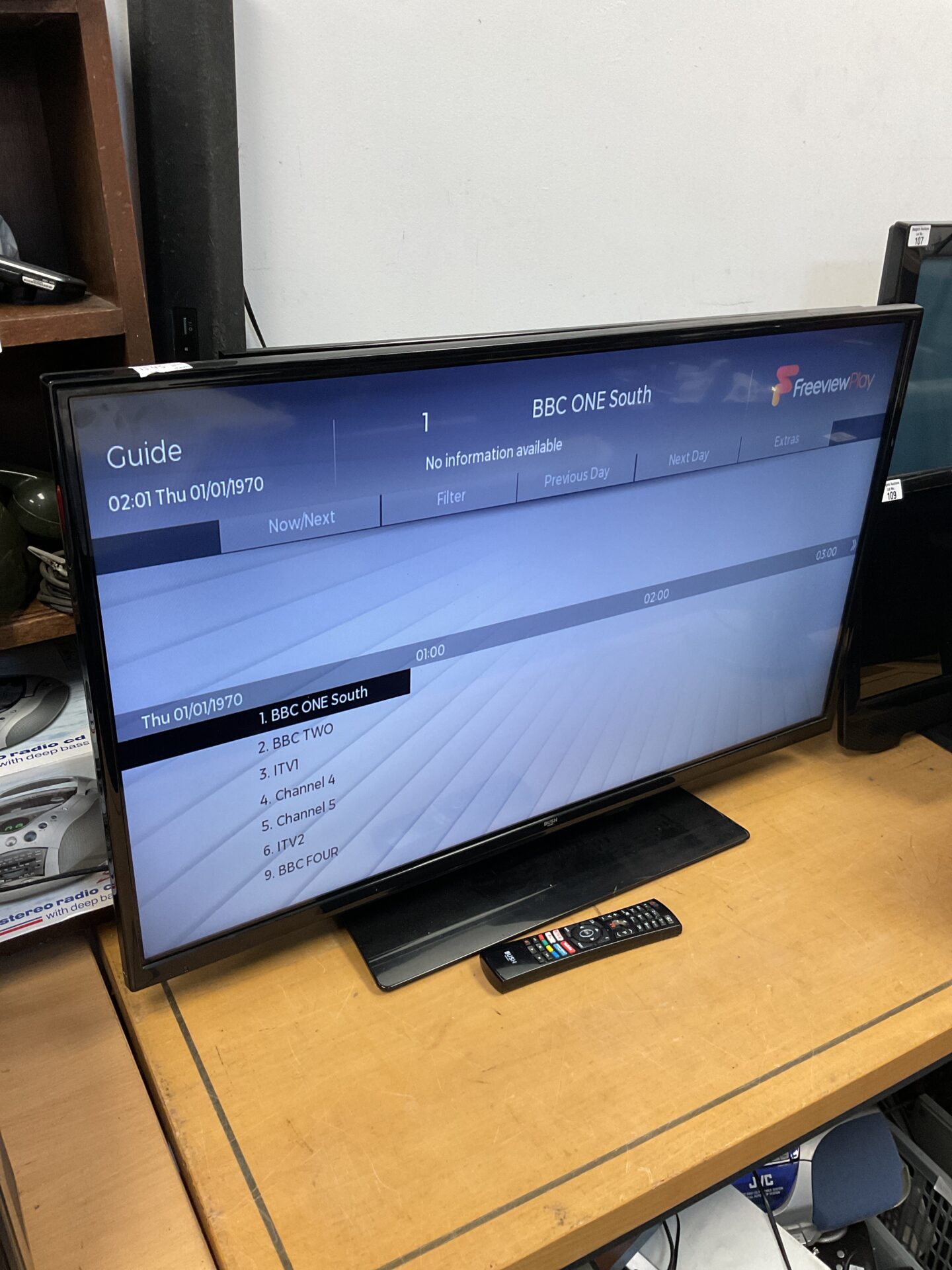 108 Bush 40” led smart tv working with remote