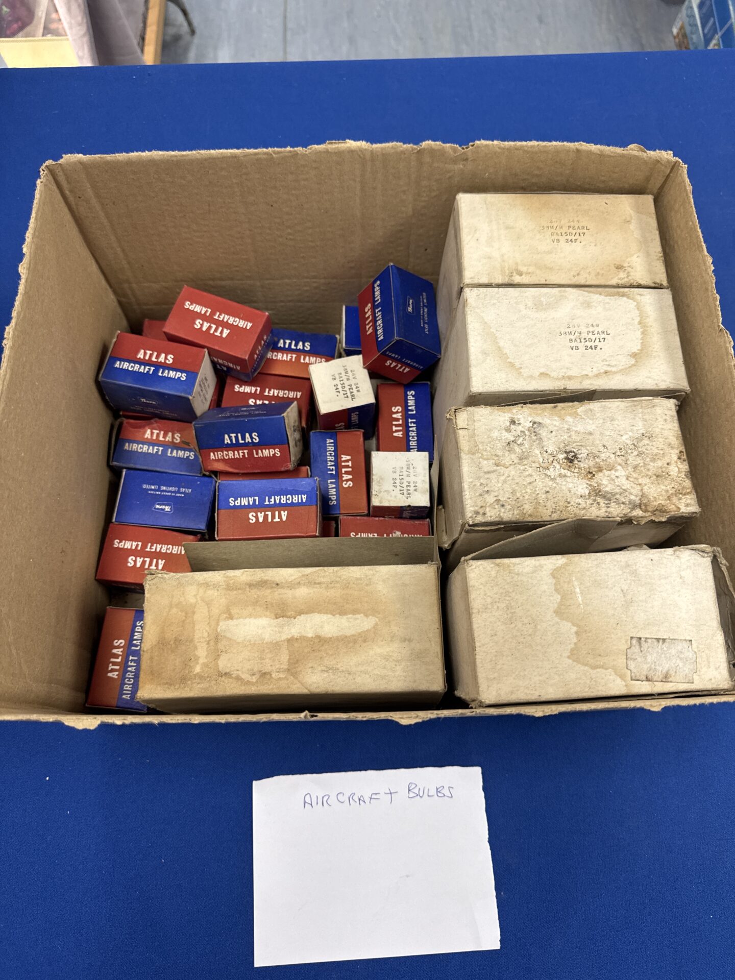 904 Quantity of vintage aircraft bulbs inc atlas