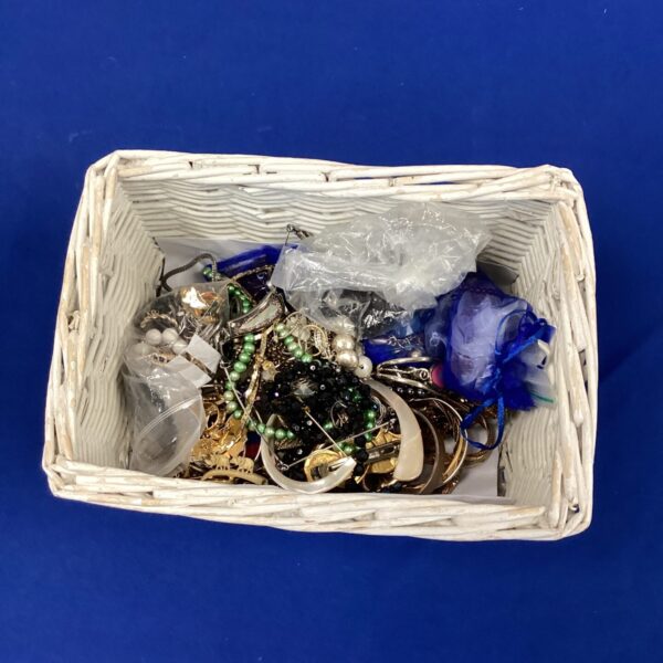 Mixed lot of costume jewellery with necklaces and bracelets.