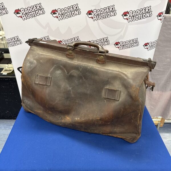 Antique leather holdall with front pockets, vintage travel bag.