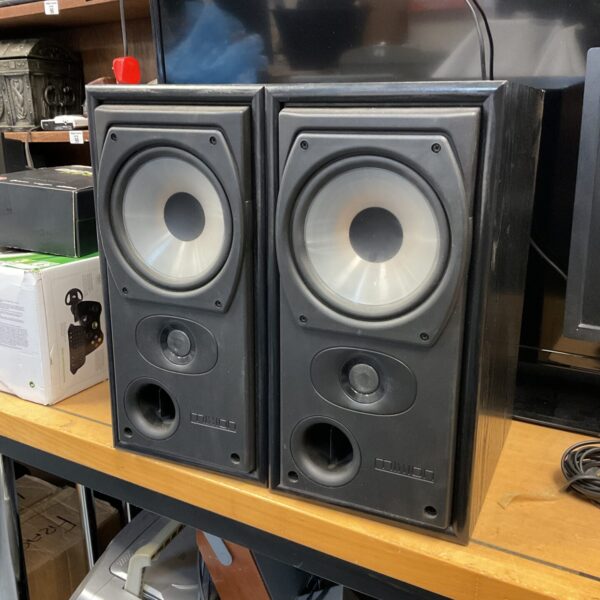 Pair of vintage Mission 732 bookshelf speakers in good condition.