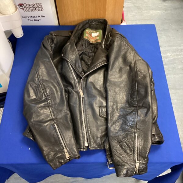 Vintage Akaso leather jacket size 48, front view.