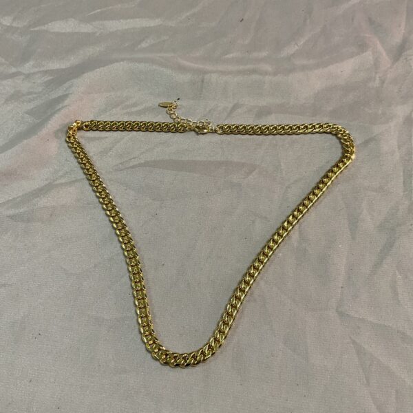 Stylish 22 inch gold plated curb chain necklace.