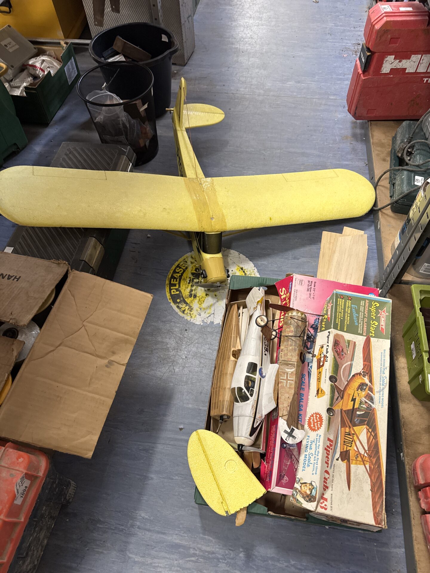 938 Selection of model plane items inc some partially built & for repair