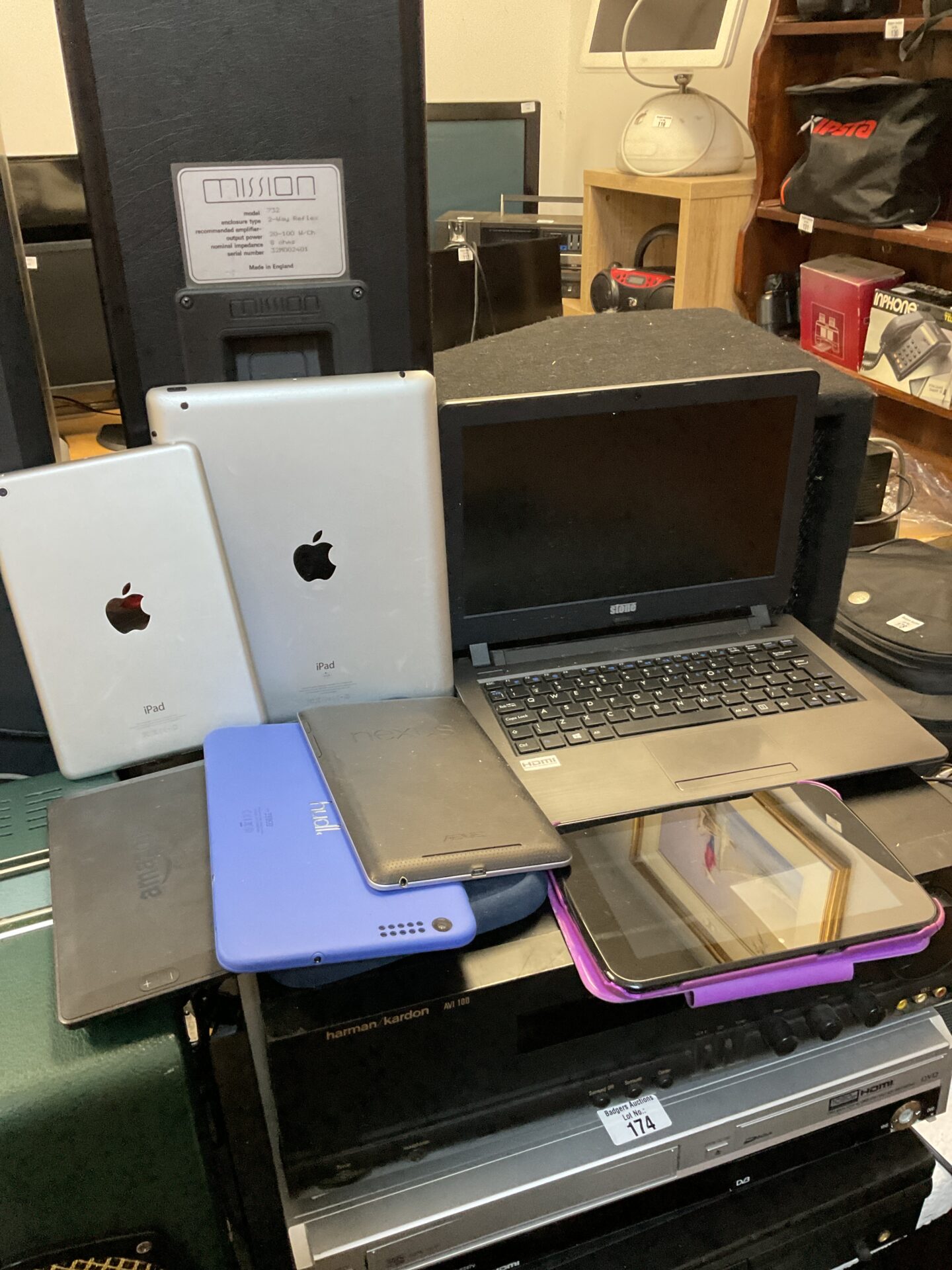210 Bundle of tablet pcs inc apple ipads
