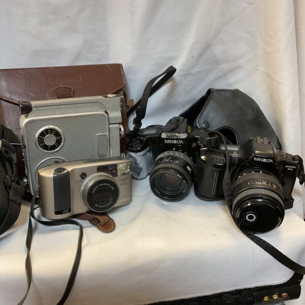 Vintage camera lot featuring Minolta Maxxum and Dynax models.
