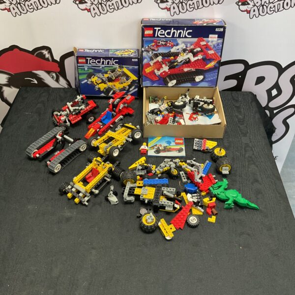 Vintage Lego Technic sets and pieces in a mixed lot.