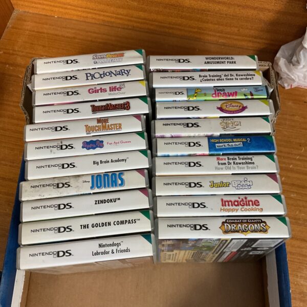 Tray of Nintendo DS games including Peppa Pig title.