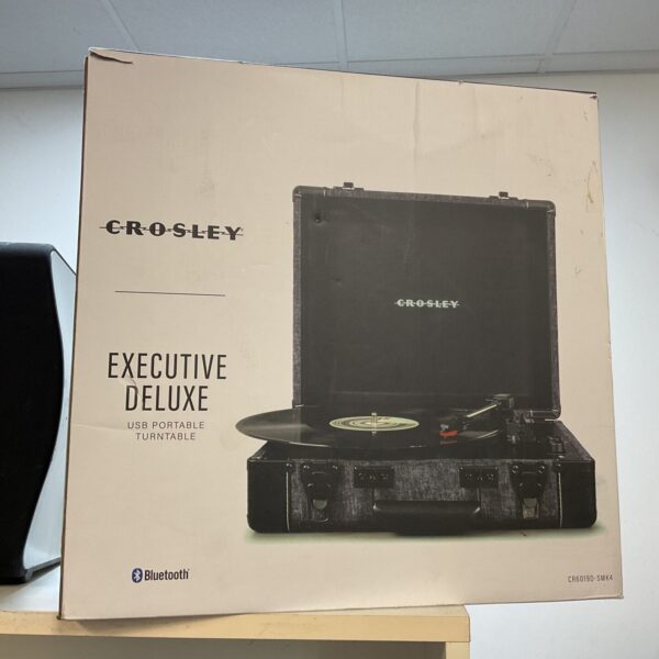 Vintage Crosley Executive Deluxe Bluetooth USB turntable in wood finish.