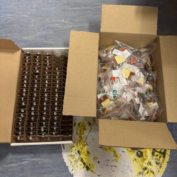 Lot of flashing LEDs in blister packs, including visto brand.
