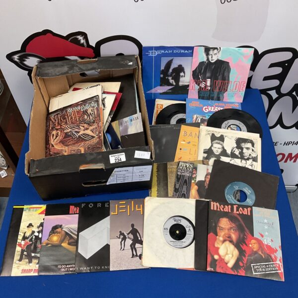 Lot of 7” vinyl singles including Meat Loaf and Duran Duran records.