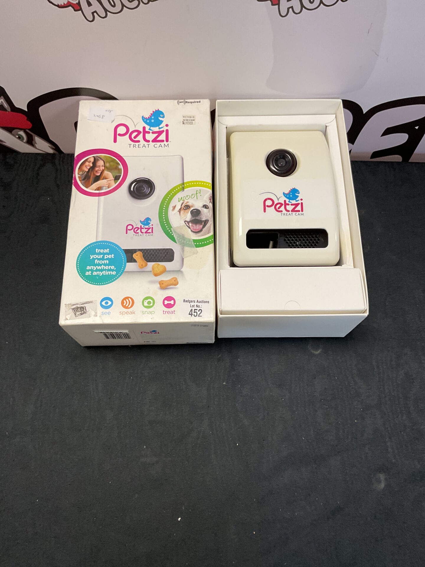 444 Petzi treat cam