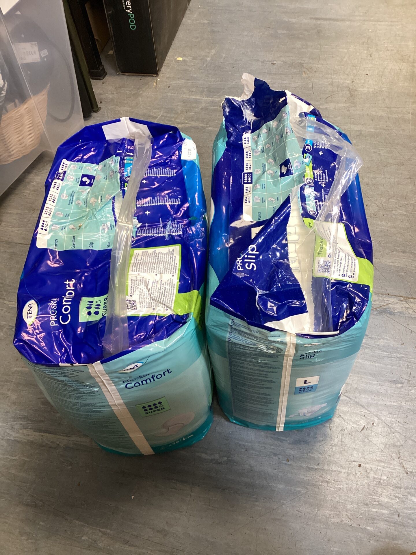 600 Two packs of tena pads sizes super & large