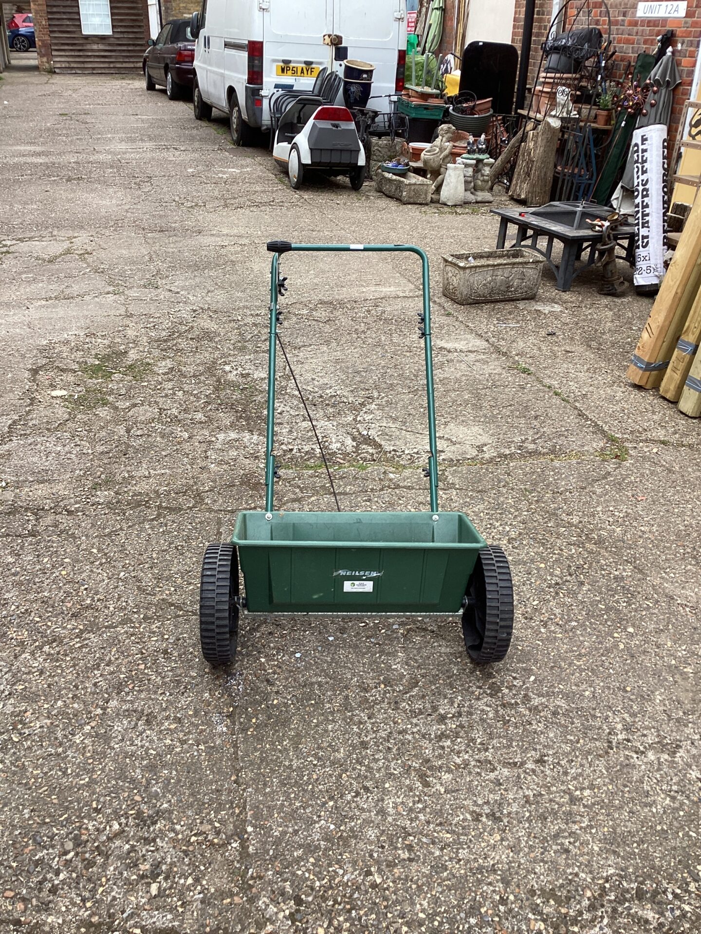 1072 Neilsen Garden Seeder