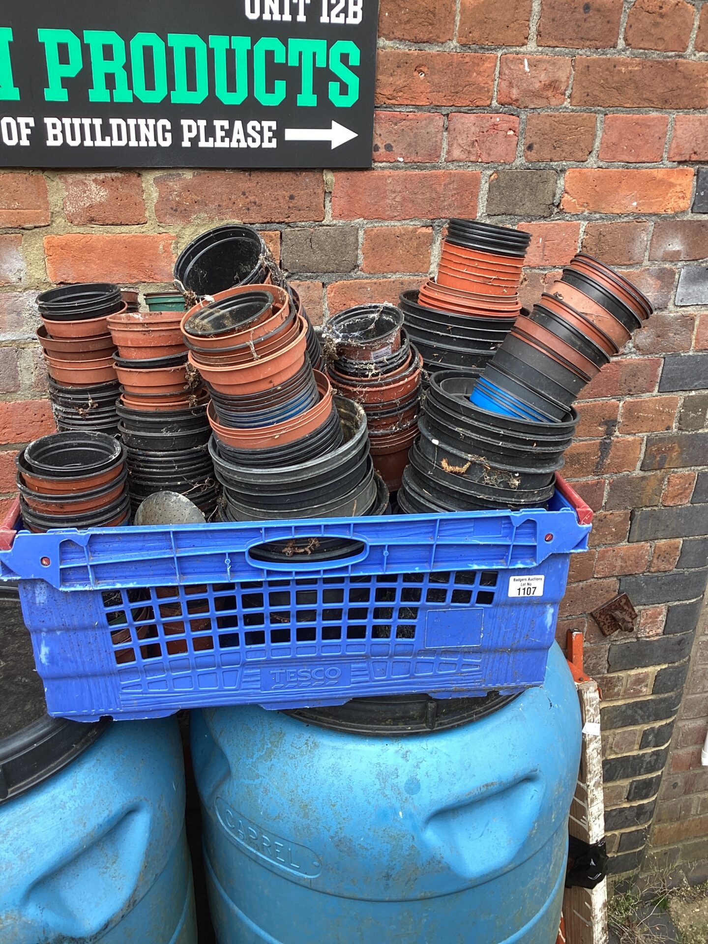 1107 Large quantity of flower pots