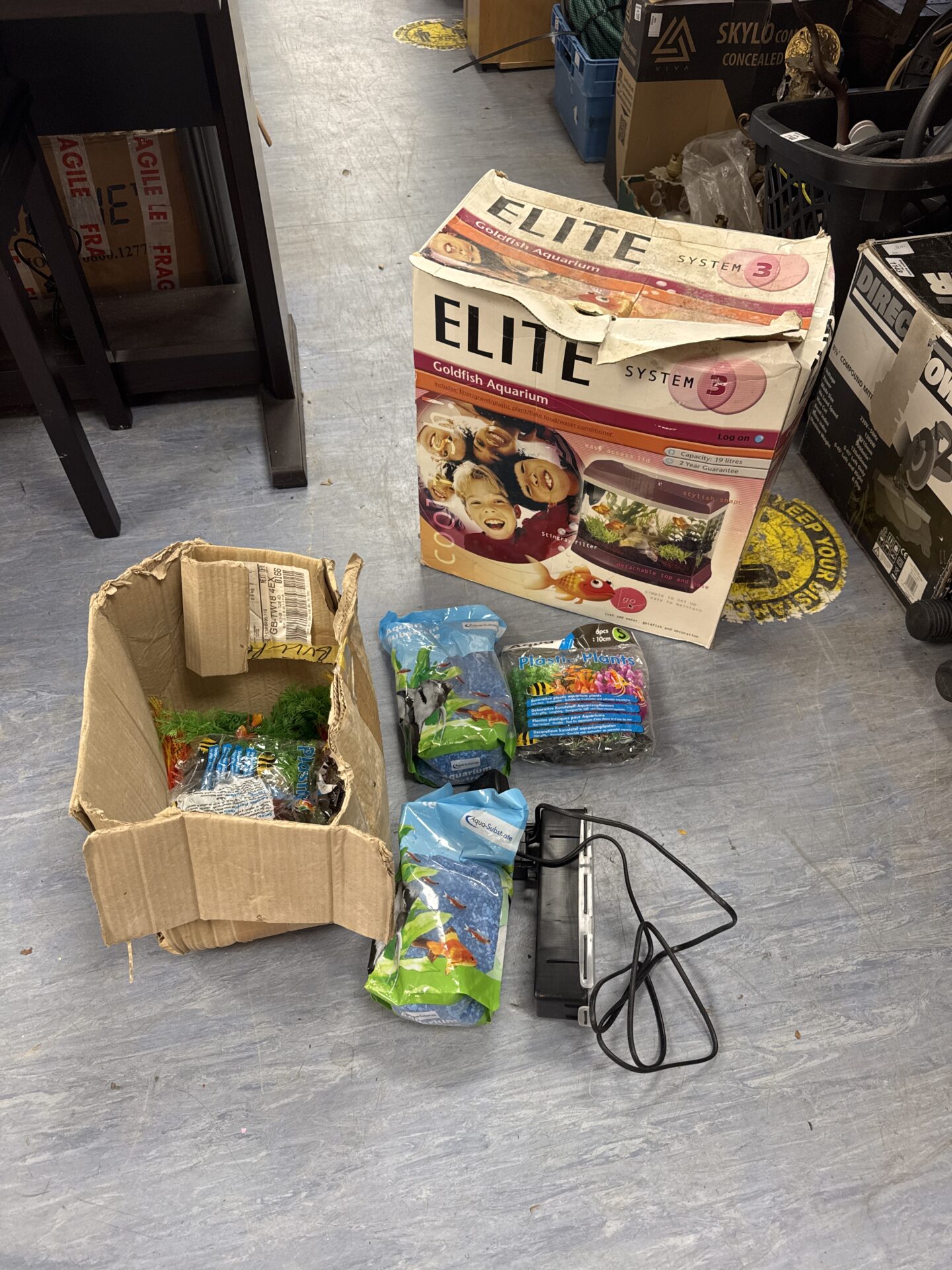 1112 Elite system 3 plastic fish tank with box of accessories & pump