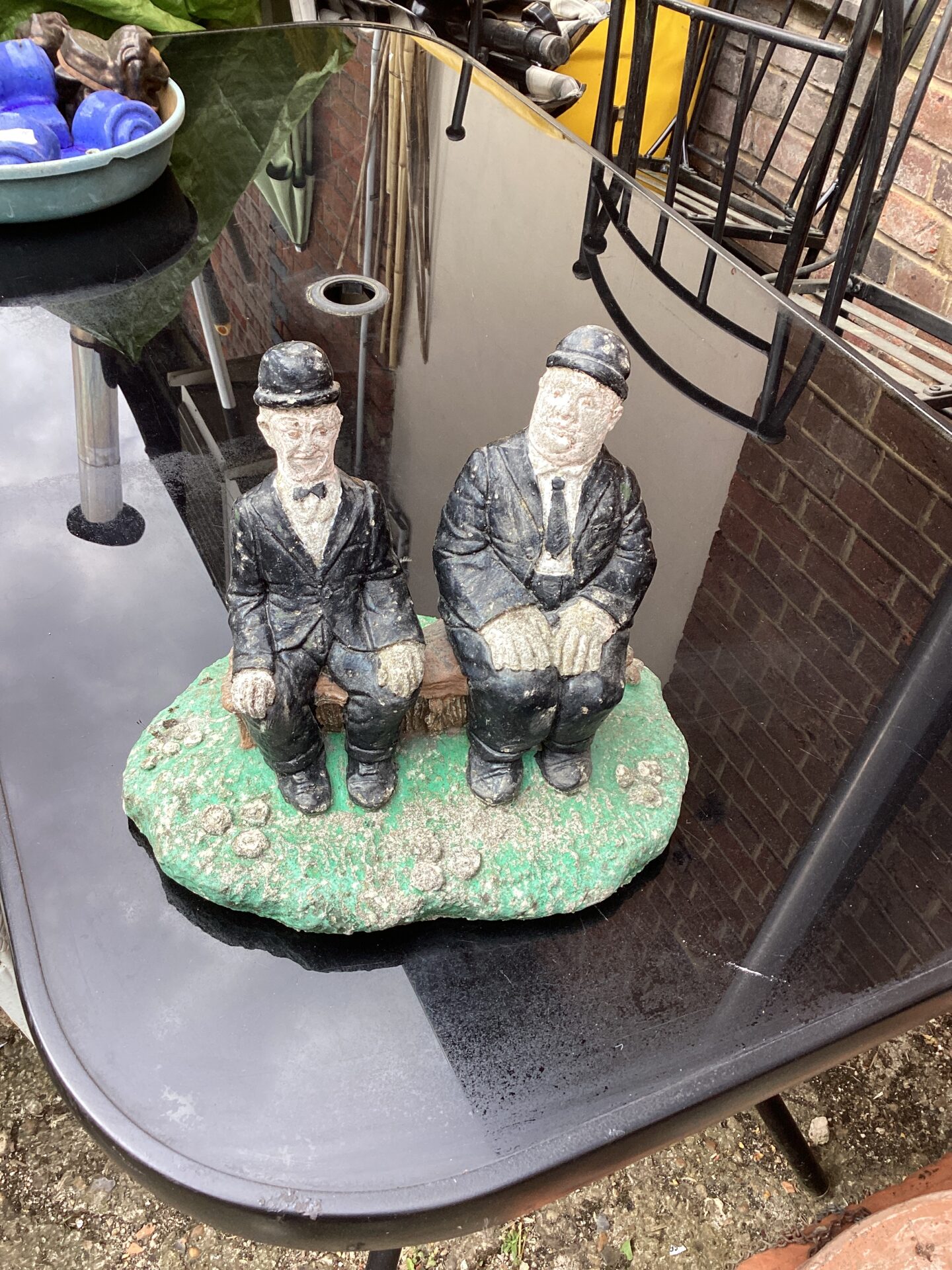1092 Laurel and Hardey garden ornament