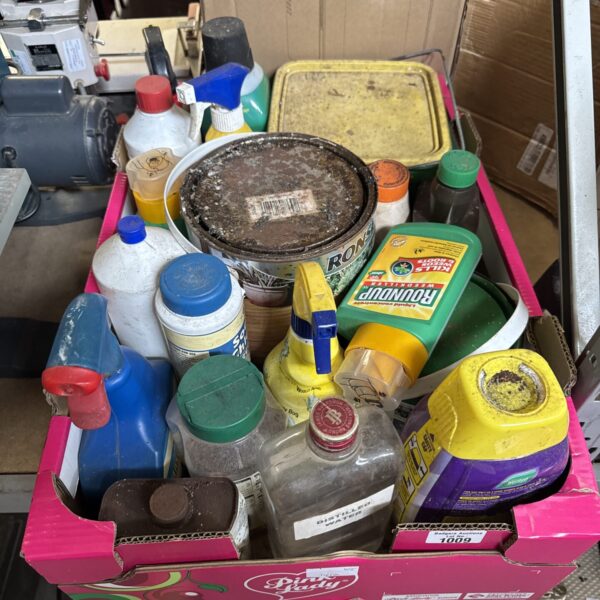 Mixed lot of shed clearance chemicals and fluids.
