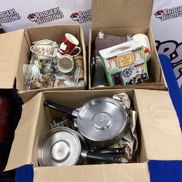 Mixed kitchenware lot in cardboard boxes, vintage cookware.