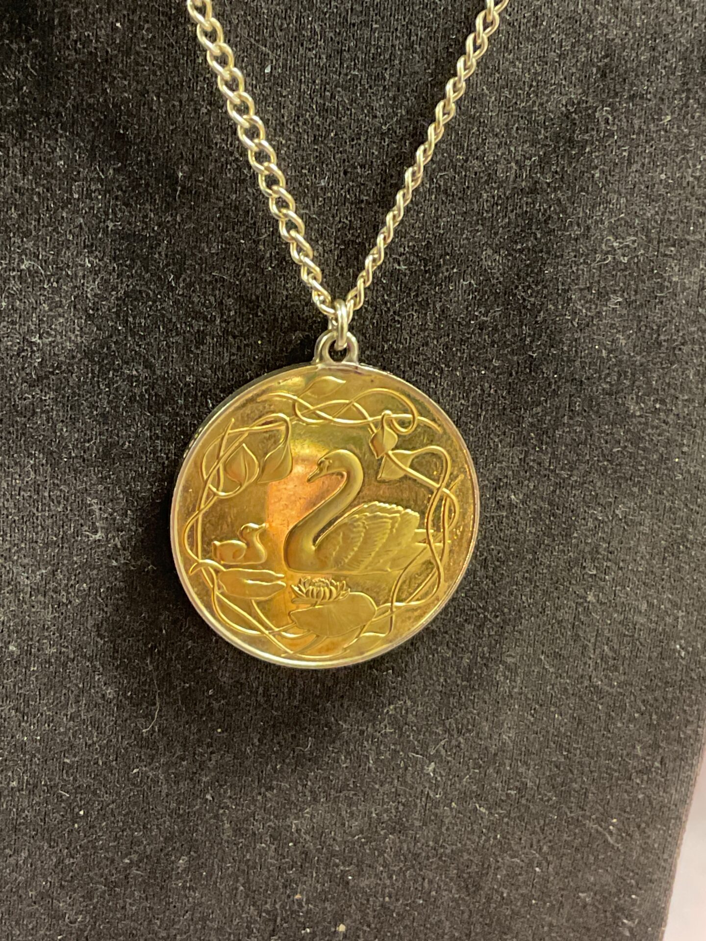 879 John Pinches 1977 Mother’s Day gold plated on sterling silver pendant 22” Chain necklace