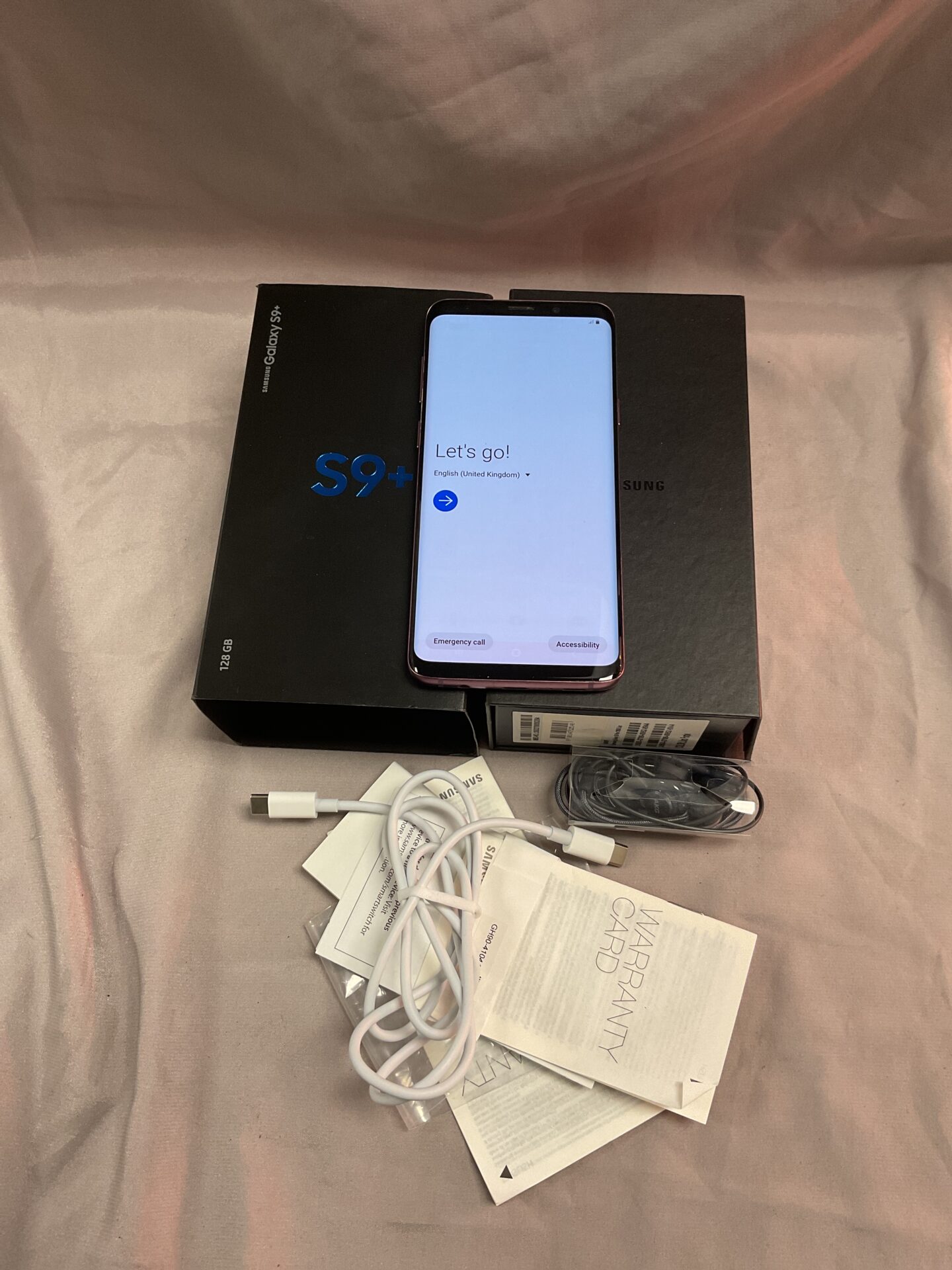 735 Samsung Galaxy S9 Mobile phone Looks unused