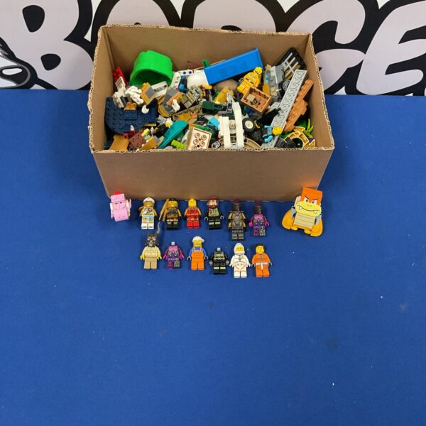 Mixed Lego lot with City and Ninjago bricks and minifigures.