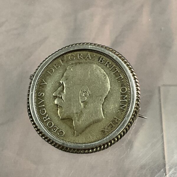 Vintage 1920 half crown brooch featuring King George V.