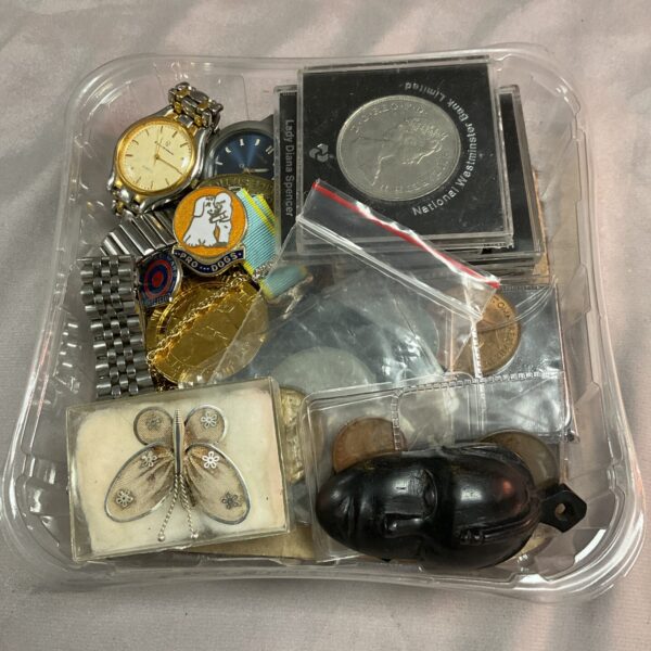 Tray of mixed lot vintage coins and watches for collectors.