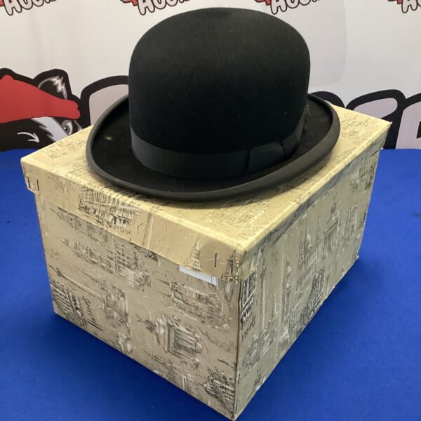 Vintage Lincoln Bennett bowler hat in good condition.