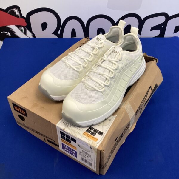 New Site safety shoes size 10 for work and construction.