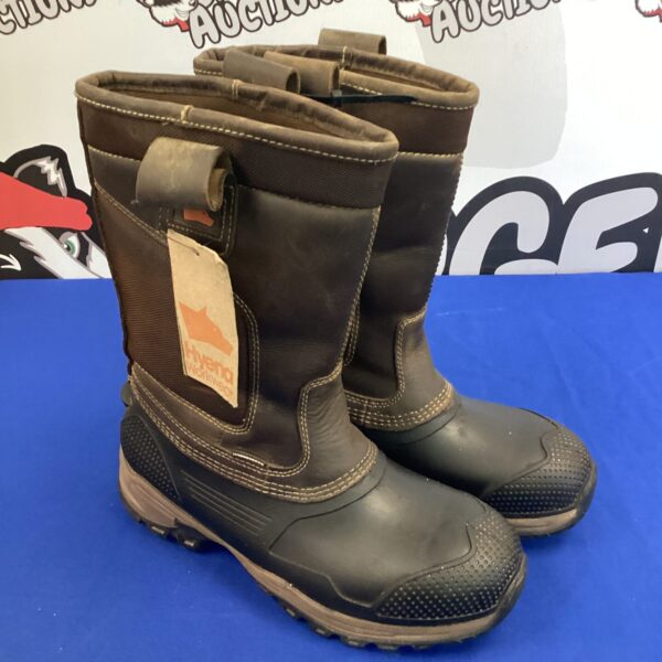 Size 8 Hyena Workwear safety boots for industrial use.