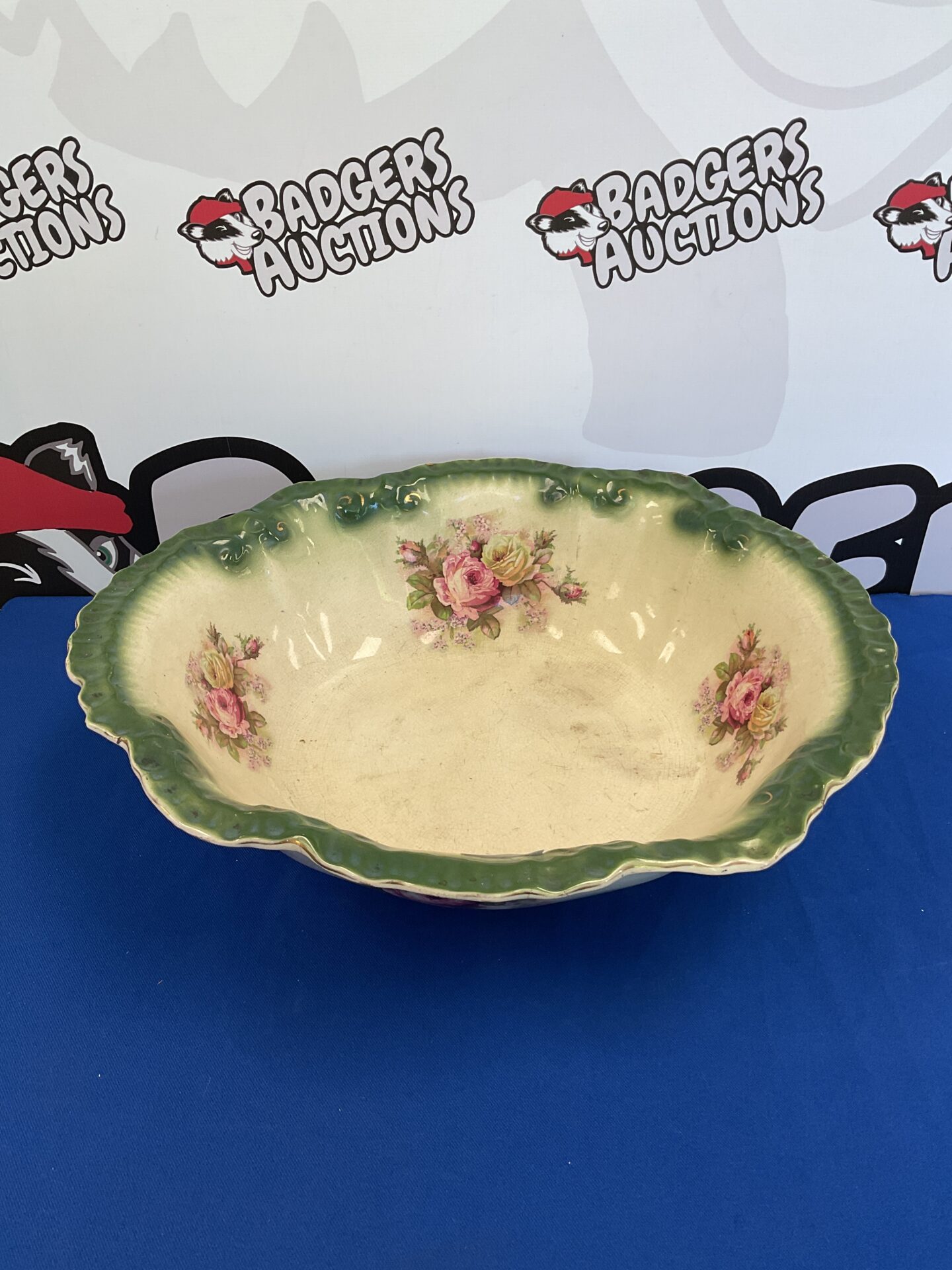 065 Victorian rose design porcelain wash bowl