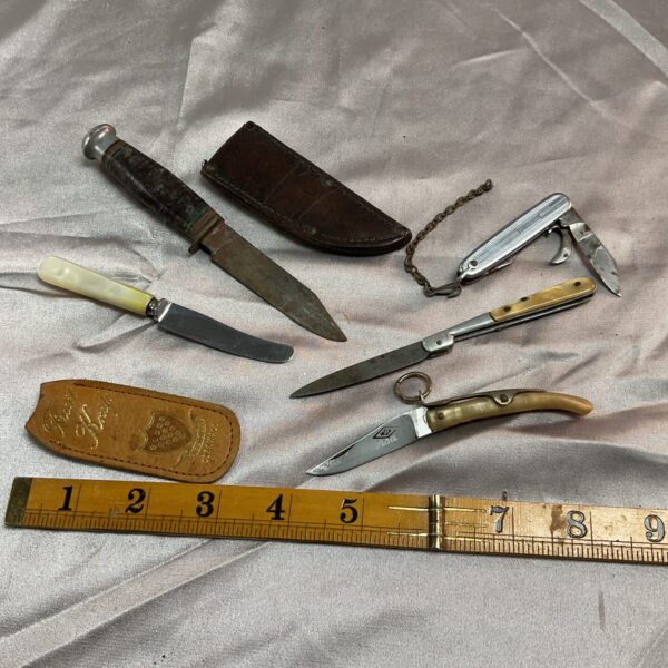 Vintage lot of penknives and a fruit knife, antique Sheffield cutlery.