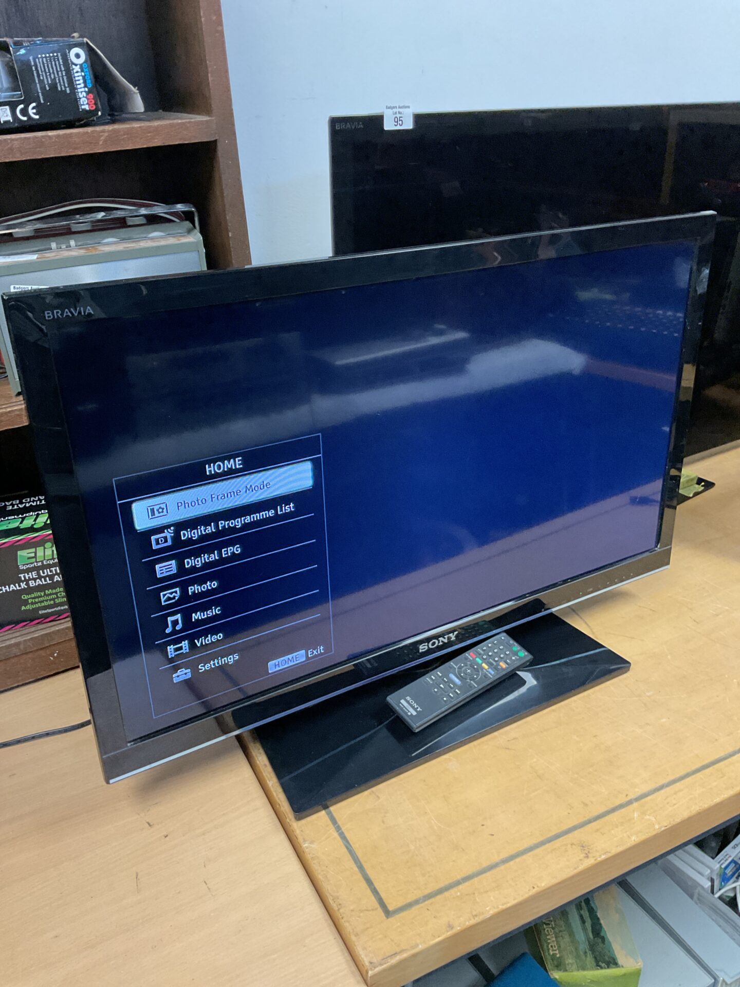 096 Sony bravia 32” hd lcd tv working with remote