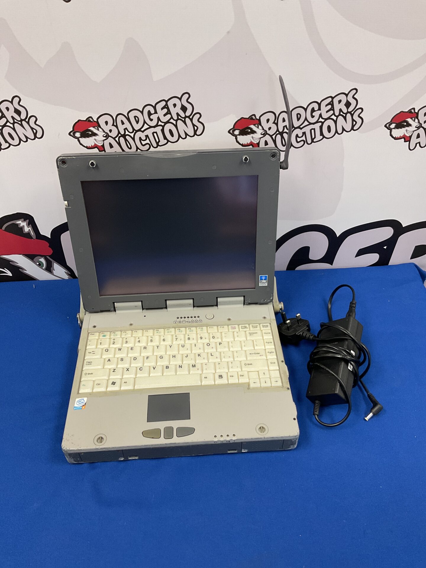 129 Retro go book ii ex mod laptop with charger with windows 7 & office installed (works off mains)