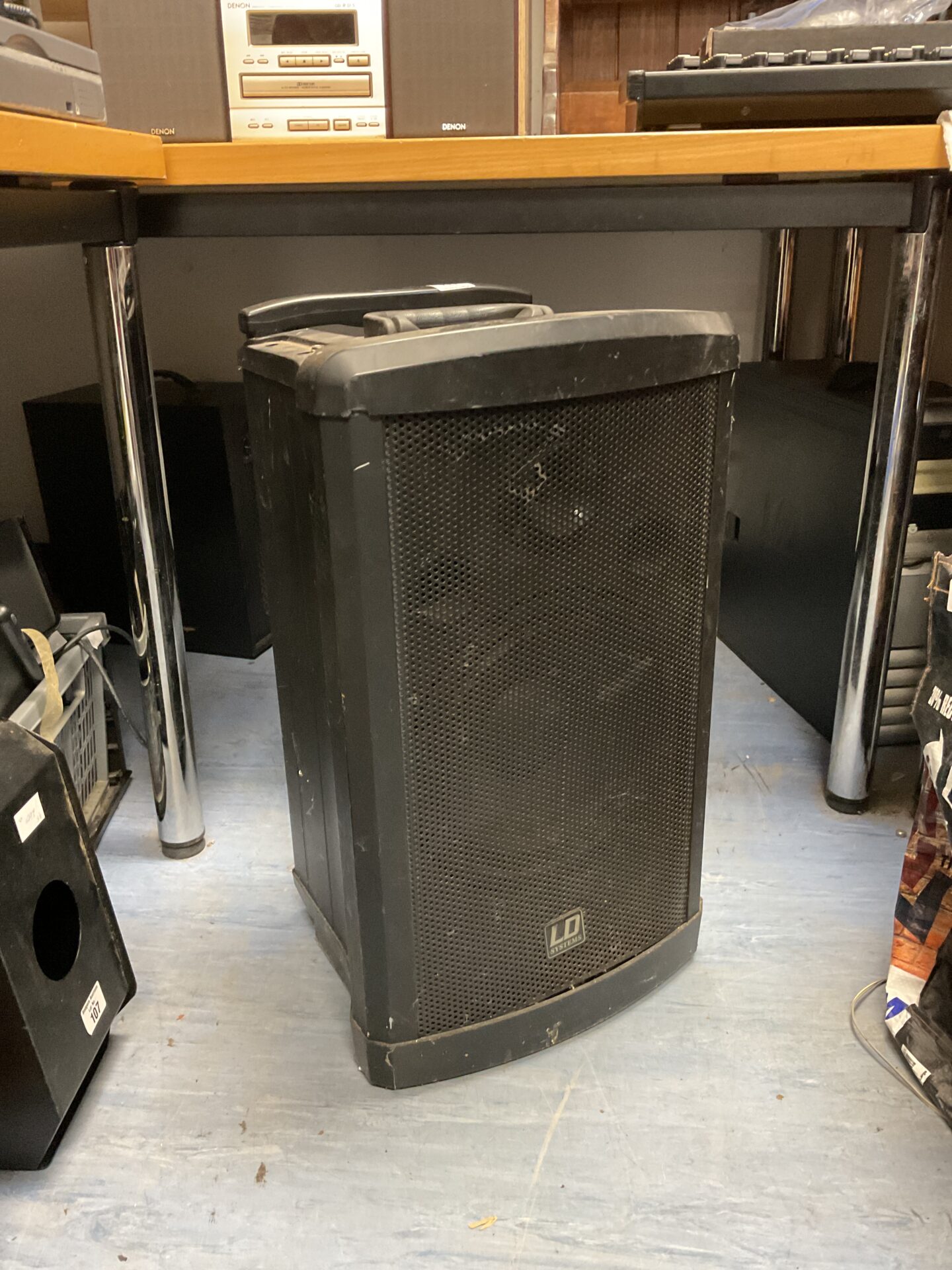 132 Ld systems roadman 102t series portable pa speaker with built in cassette & cd player