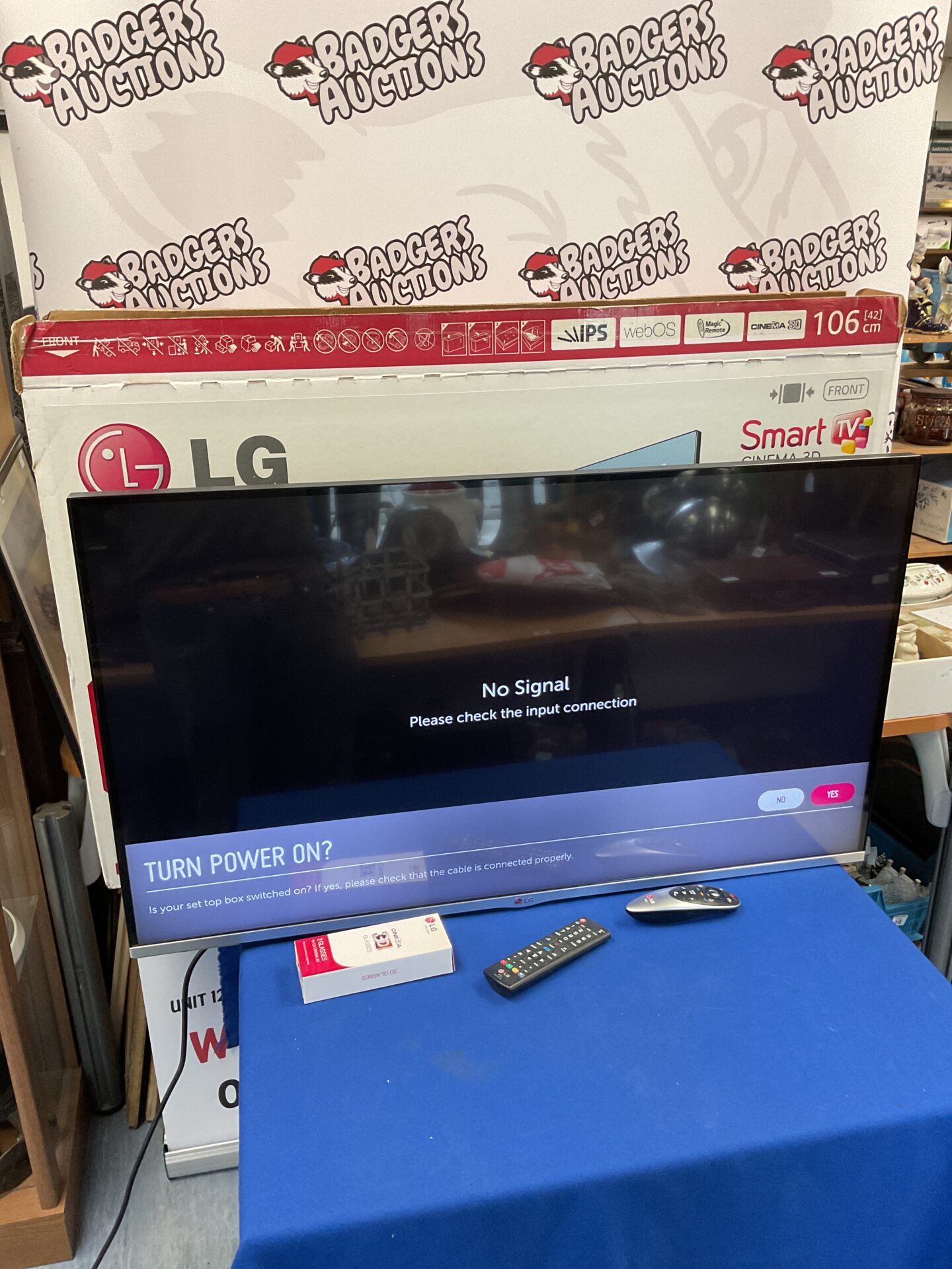 143 Lg 42” 3d smart tv working with remotes (no stand)