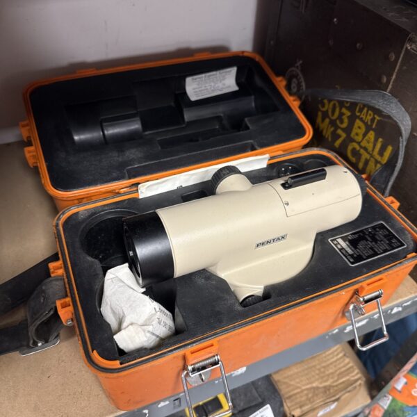 Vintage Pentax Pal-3c auto level in carrying case.
