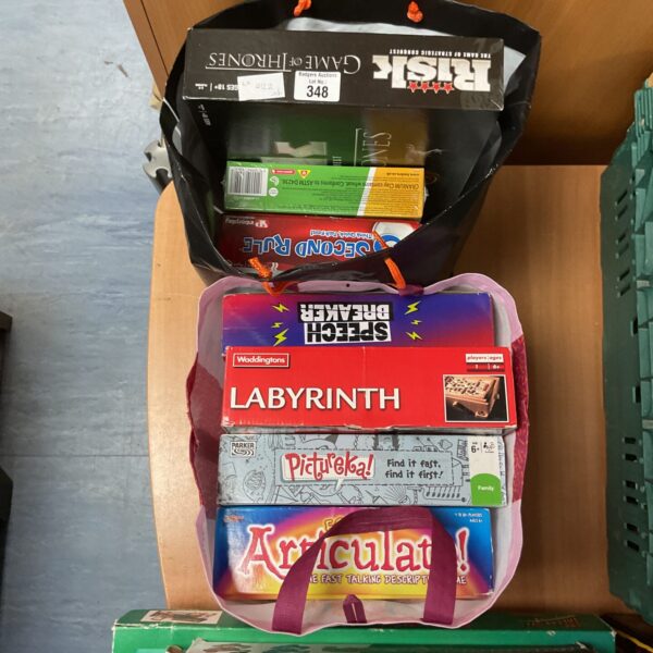 Mixed lot of vintage and family board games for collectors.