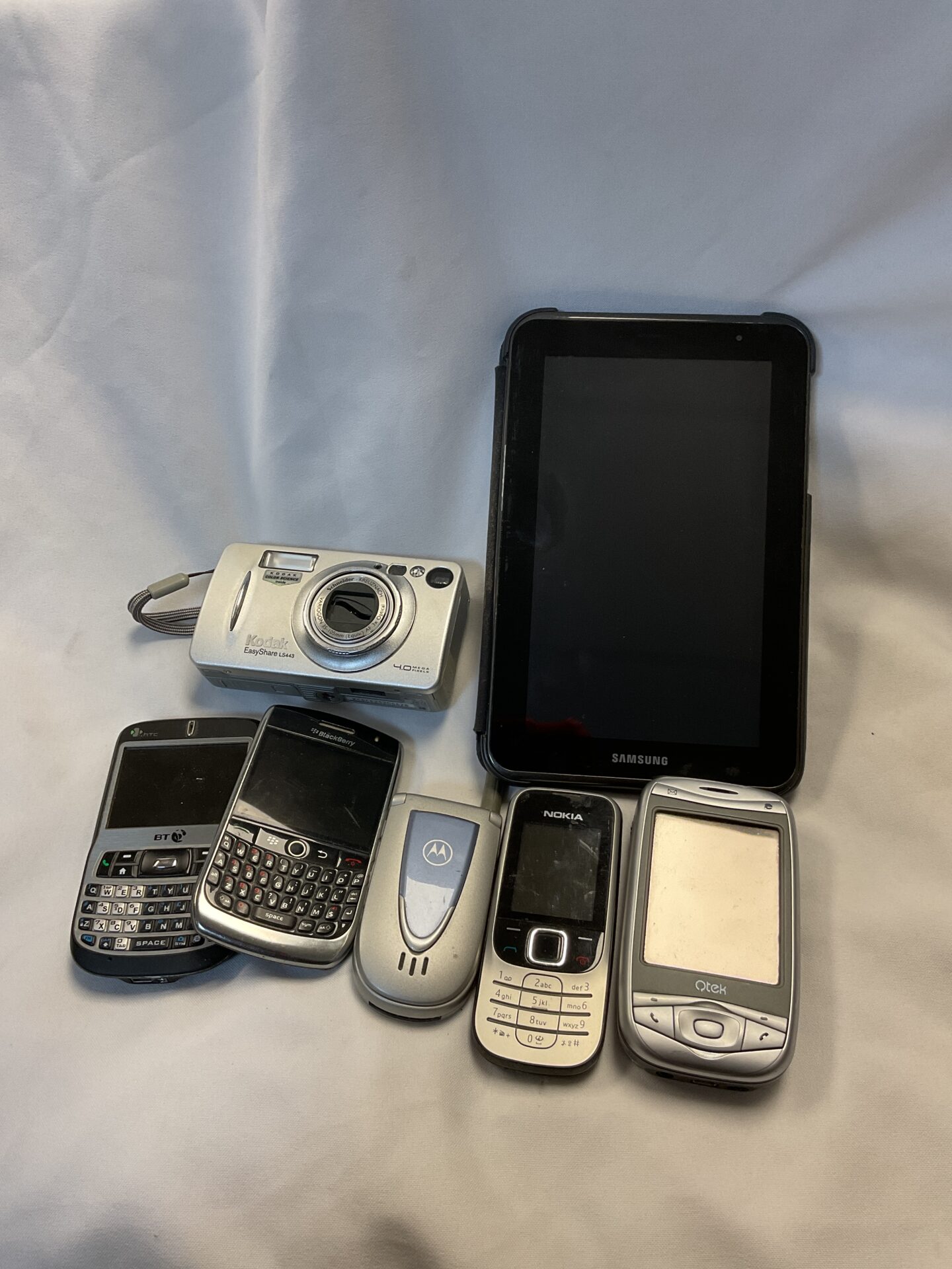 170 Bundle of mobile phones with kodak camera & samsung tablet