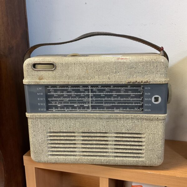 Vintage Perdi transistor radio in used condition.